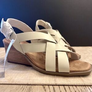 Toms Gracie Fog Leather Wedge Sandals Cream color sz 7.5